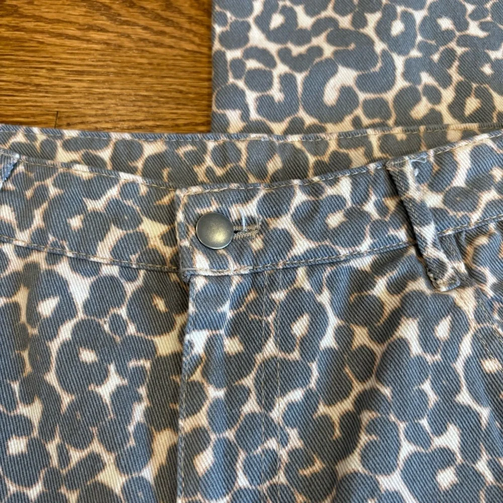 Women's Mid-Rise 90's Relaxed‎ Straight Pants Wild Fable
Brown Leopard Small - Picture 4 of 6